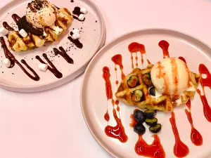 拚Popeyes!「紐約最美味」本村炸雞6/6微風北車開幕 菜單價格曝 ▲現在當紅的韓國甜點「冰淇淋可頌鬆餅」,也能在本村炸雞裡享用,酥爽好吃。(圖/記者蕭涵云攝)