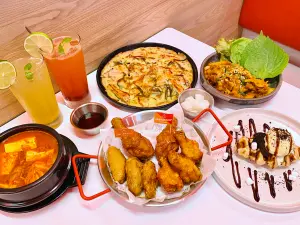 拚Popeyes!「紐約最美味」本村炸雞6/6微風北車開幕 菜單價格曝 ▲本村炸雞也有提供套餐選擇,雙人套餐特價988元,方便民眾享用。(圖/記者蕭涵云攝)