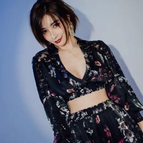 ▲▼許維恩升格人母後，體態依然維持得宜。（圖／許維恩IG、臉書） 