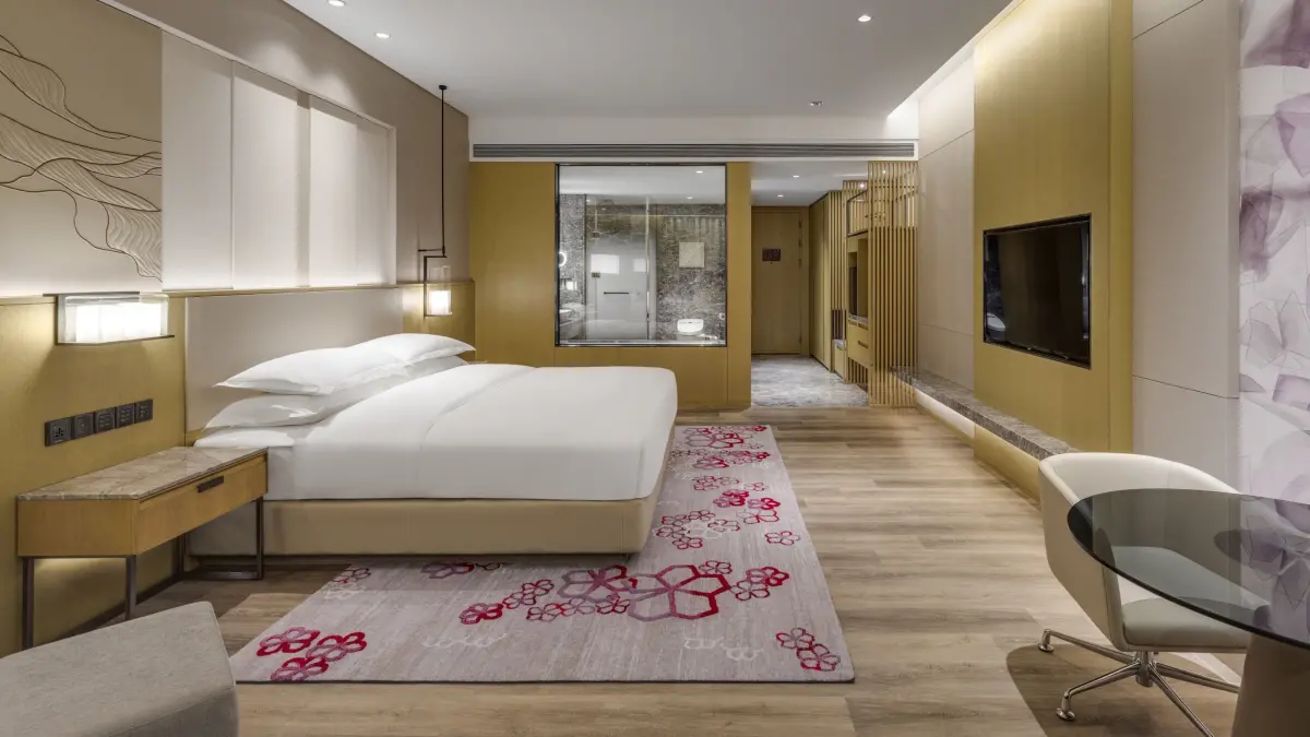 ▲炎夏到高雄兩天一夜輕旅行，飯店業者異業結合推出夏日住房專案，要讓大人小孩都玩得盡興。（圖／高雄萬豪酒店提供）