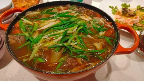 番茄牛肉湯號稱不另外摻水,僅以大量牛番茄加上牛肉燉滷出。(圖/Monica Yang提供) ▲番茄牛肉湯號稱不另外摻水,僅以大量牛番茄加上牛肉燉滷出。(圖/Monica Yang提供)