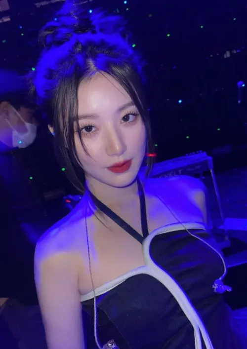 ▲擁有清純外型和爽朗性格的舒華,在團體中一直是人氣成員。(圖/yeh.shaa_) ▲擁有清純外型和爽朗性格的舒華,在團體中一直是人氣成員。(圖/yeh.shaa_)