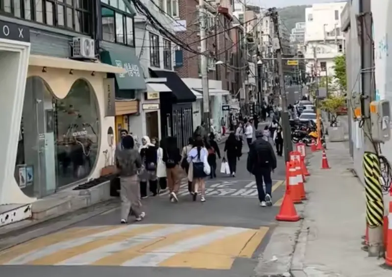 被韓劇騙慘了！粉絲飛韓國朝聖　見真實街景愣住：簡直大型垃圾桶