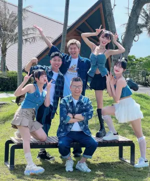 ▲籃籃(左一)不僅有多檔節目要主持,同時還要顧及球場應援,近期更是與林襄(右二)與李多慧(右一)一同接下新節目《女孩好野》的主持棒。(圖/翻攝自籃籃IG) ▲籃籃(左一)不僅有多檔節目要主持,同時還要顧及球場應援,近期更是與林襄(右二)與李多慧(右一)一同接下新節目《女孩好野》的主持棒。(圖/翻攝自籃籃IG)