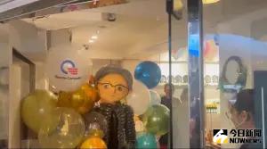 直擊！傳黃仁勳受邀赴喜相逢用餐　店內驚喜出現「Q版特製氣球」
