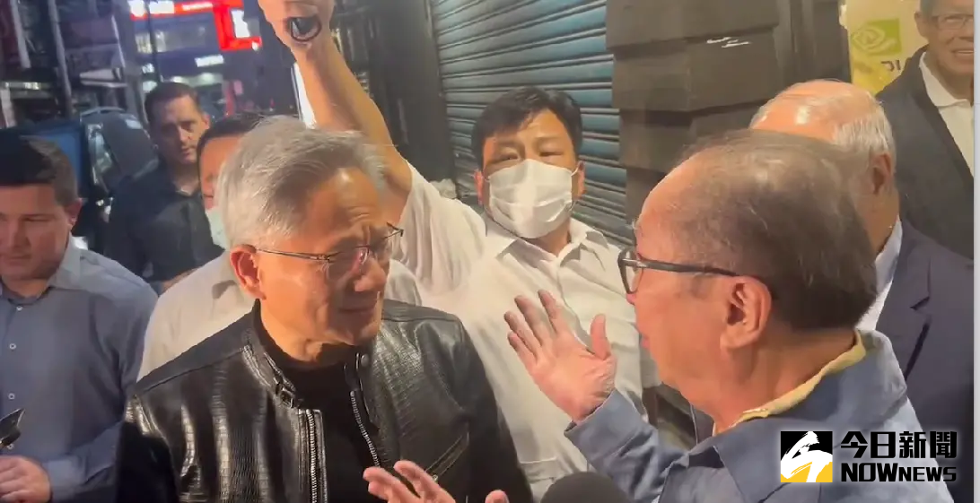 ▲廣達董事長林百里（右），宴請輝達執行長黃仁勳（左）到喜相逢麵館用餐。（圖／記者鄭妤安攝，2024.06.05）