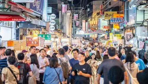 ▲水湳經貿園區旁的逢甲夜市擁有國際知名度。（圖／台中市政府提供，2024.06.05）