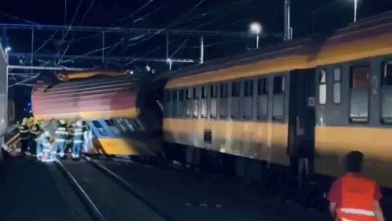 ▲捷克5日晚間發生一起列車對撞事故，目前已知造成4人死亡。（圖／翻攝自X）