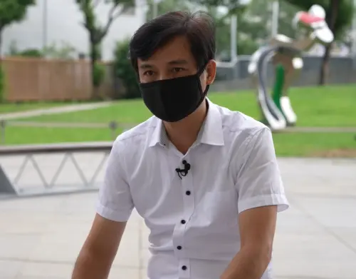 即使已平反成功,王瑞豐受訪時仍堅持戴口罩力求低調。 ▲即使已平反成功,王瑞豐受訪時仍堅持戴口罩力求低調。(圖/記者王郁勳攝)