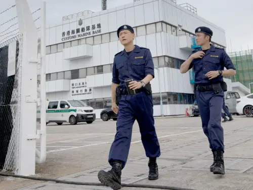 張學友《海關》身分不藏了！率謝霆鋒「帥氣登巡邏船」發號施令
