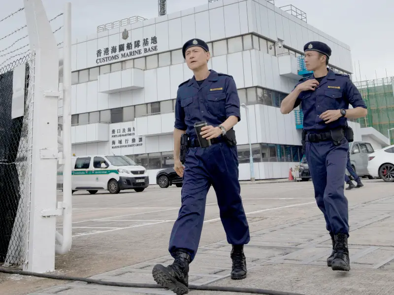 張學友《海關》身分不藏了！率謝霆鋒「帥氣登巡邏船」發號施令