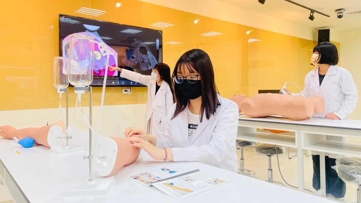 ▲義守大學鏈結智慧科技與健康醫學雙強優勢，培育未來關鍵人才。（圖／義守大學提供）