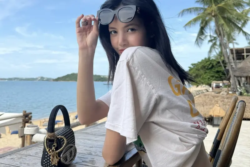 女神降臨！Lisa被目擊在泰國蘇梅島渡假　享受海灘美景