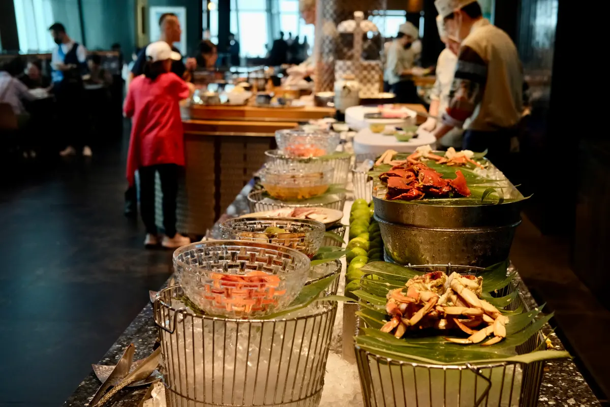 ▲饗賓集團慶祝「iEAT饗愛吃」APP上線五週年，10月18日前祭出「iEAT歡慶五週年 好禮雙饗」活動。內用消費單筆滿1000元，可抽最大獎價值8536元的「饗 A Joy」雙人餐券。（圖／記者葉盛耀攝）