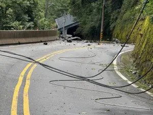 台8線大規模停電！ 台中梨山落石塌坍釀56戶停電　台電搶修3小時
