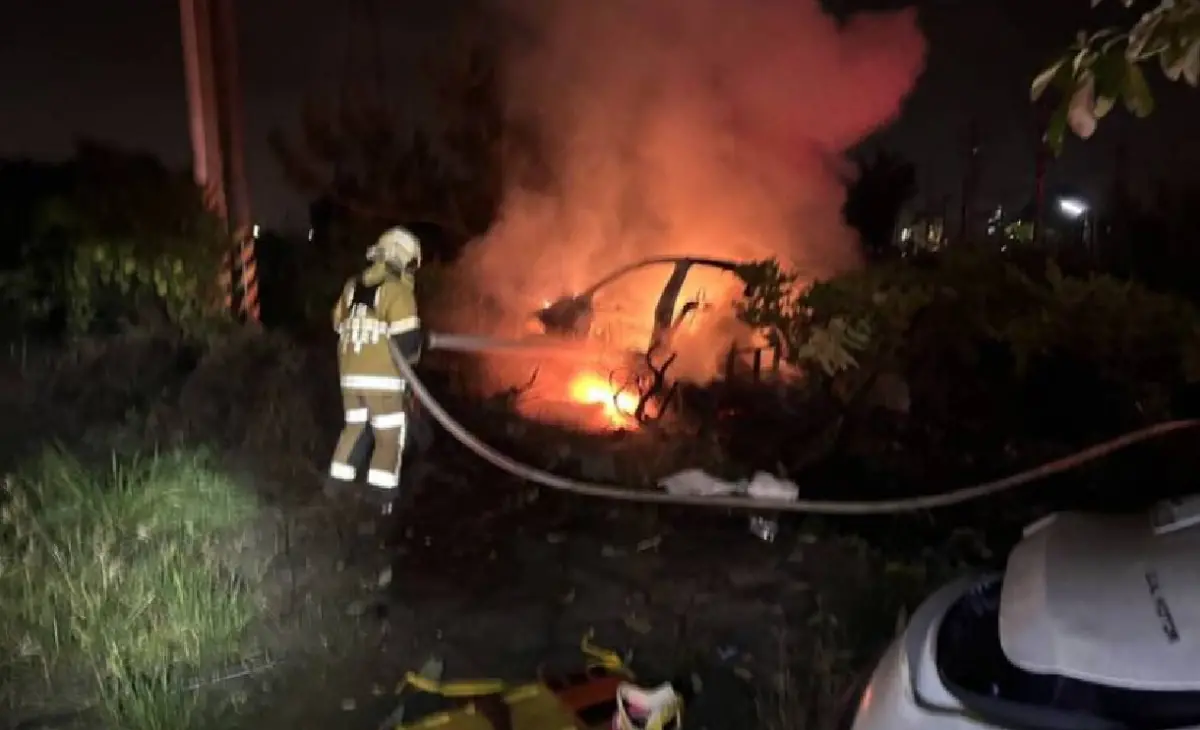 特斯拉衝出護欄斷2截失火釀1死 運安會揭時速飆破200