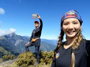 5650公尺高海拔挑戰！登山正妹在聖母峰前16蹲　19秒片讓網友跪了
