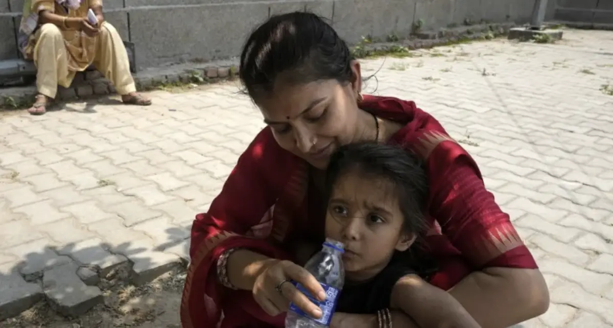 ▲熱浪延續至6月，造成百姓苦不堪言，約有200人被熱死。（圖／達志影像／美聯社）