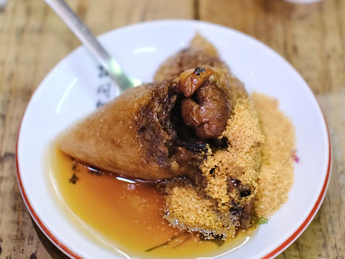 ▲端午節吃粽子是台灣人必定的習俗，每年總有南北粽之爭，事實上在台灣，除了北部粽、南部粽，還可以吃到許多不同種類的粽子，《NOWnews今日新聞》整理6大款粽子，一圖掌握其特色。（圖／記者葉盛耀攝）