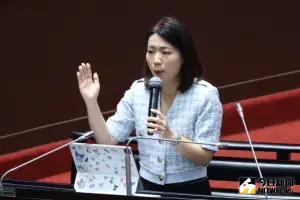 影/徐巧芯好糗!質詢卓榮泰卻不斷口誤稱「卓部長」 急尷尬致歉