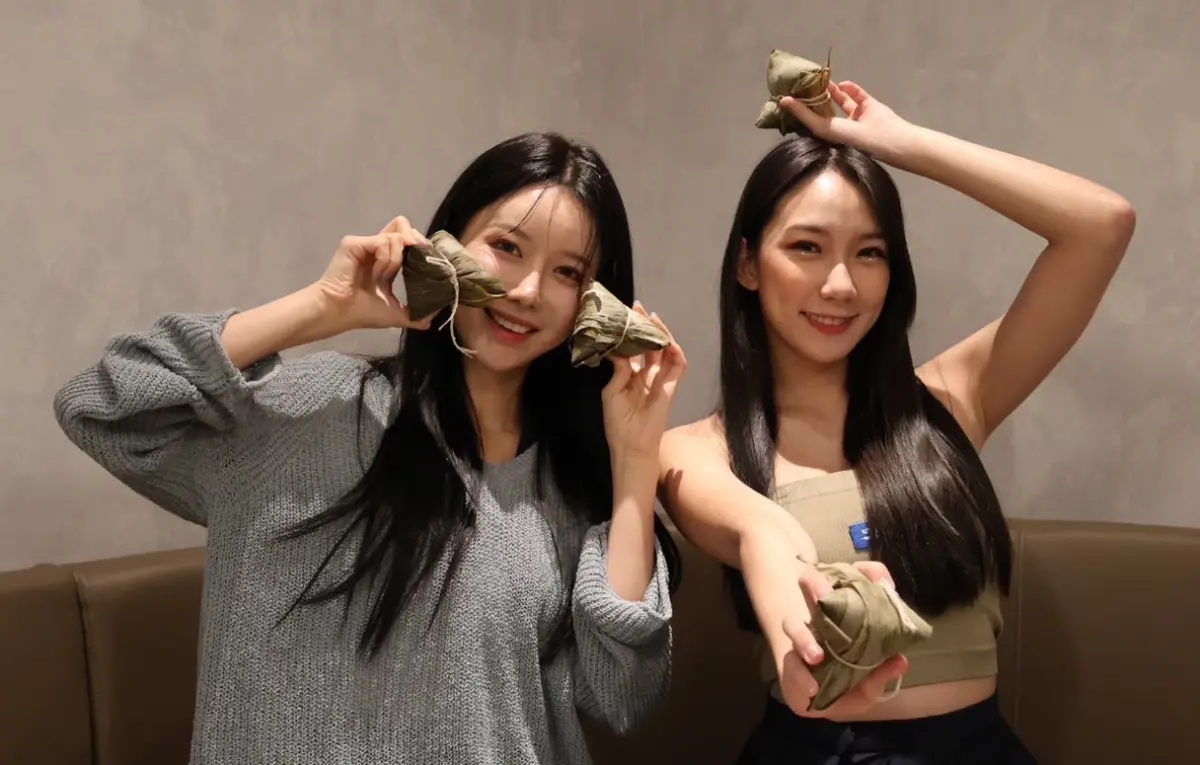 ▲ 富邦啦啦隊Fubon Angels的檸檬盡地主之誼，特地買了不同口味的肉粽讓韓國女神李雅英品嚐，體驗正宗道地的台灣味。（圖／安東尼行銷提供）