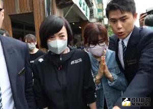 ▲邱瓈寬母親追思會第二天。寶媽媽、蔡秋鳳。(圖/記者陳明中攝影) ▲邱瓈寬母親追思會第二天。寶媽媽、蔡秋鳳。(圖/記者陳明中攝影)