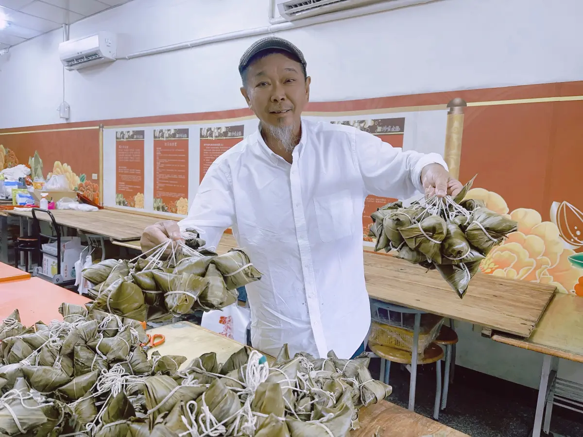 ▲端午節除了吃粽子、划龍舟，取用午時水招財避凶也是民間習俗。民俗專家廖大乙傳授使用方法。（圖／民俗專家廖大乙提供）