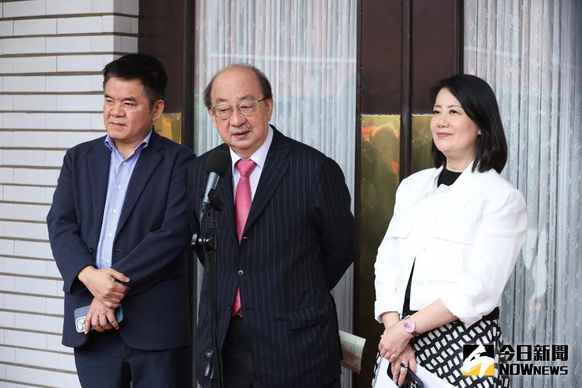 ▲民進黨立法院黨團總召柯建銘（中）今因為生病，罕見缺席朝野協商。（圖／NOWnews攝影中心）