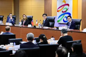 ▲「法國企業圓桌論壇」市長陳其邁與會法商聚焦瞭解高雄的綠能布局、碳排管理、防疫公衛的發展。(圖/高市府提供) ▲「法國企業圓桌論壇」市長陳其邁與會法商聚焦瞭解高雄的綠能布局、碳排管理、防疫公衛的發展。(圖/高市府提供)