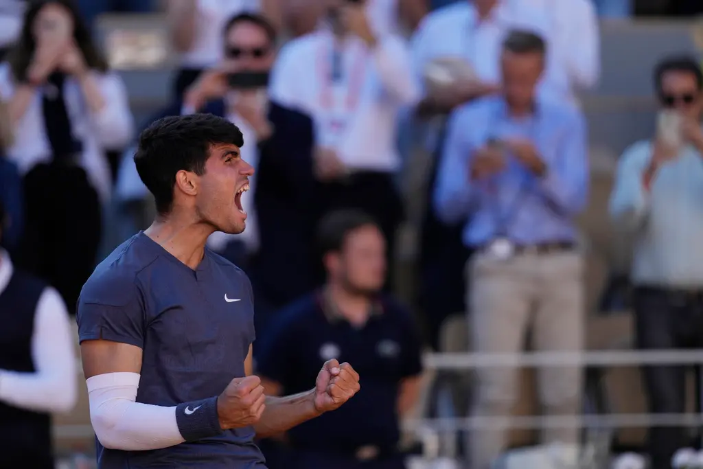 ▲2024法國網球公開賽男單冠軍戰，即將在台灣時間今（9）日晚間正式開打，由西班牙第3種子阿卡拉茲 （Carlos Alcaraz） 對決德國第4種子茲維列夫（Alexander Zverev）。而被許多專家看好能奪冠的Alcaraz，也在受訪時表示，想要透過這座冠軍留下屬於自己的印記。（圖／美聯社／達志影像）