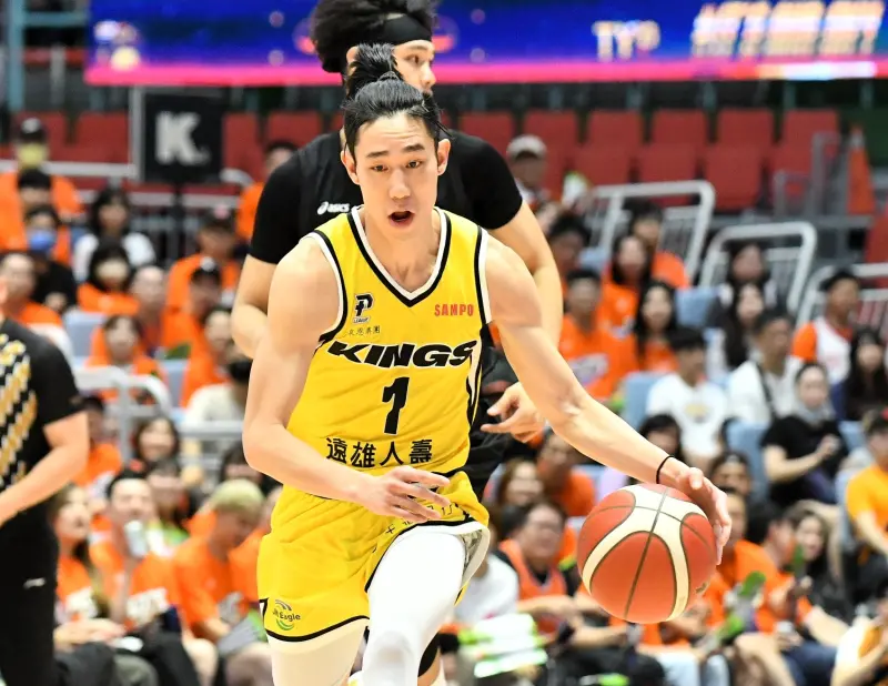 ▲林書豪弟弟、台籃頂尖後衛林書緯已於上個賽季尾聲正式取得FIBA認定的本土球員身份，未來他可以代表中華隊出戰。(圖／NOWNEWS資料照)