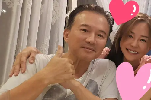 ▲狄鶯之前放話要離婚,端午節她曬出和孫鵬親密合照,看似夫妻倆和好如初。(圖/狄鶯臉書) ▲狄鶯之前放話要離婚,端午節她曬出和孫鵬親密合照,看似夫妻倆和好如初。(圖/狄鶯臉書)