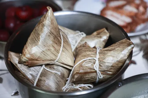 ▲端午節包粽子、吃肉粽。(圖/記者葉政勳攝,2024.6.10) ▲端午節包粽子、吃肉粽。(圖/記者葉政勳攝,2024.6.10)