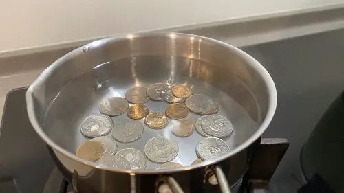 ▲可接「午時水」來煮發財水，轉運接財氣。（圖／記者黃韻文攝）