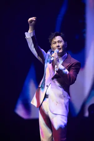 ▲張信哲坦承,身為第一位在杜拜開演唱會的華人歌手,心理壓力很大。(圖/潮水音樂) ▲張信哲坦承,身為第一位在杜拜開演唱會的華人歌手,心理壓力很大。(圖/潮水音樂)