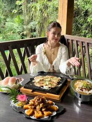 俄羅斯人氣王安妮邀遊 谷關避暑嚐美食 ▲俄羅斯籍女星安妮體驗谷關清新空氣、泡美人湯、品嚐美食(圖/參山處提供2024.6.10)