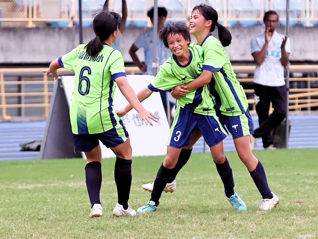 ▲花蓮富世國小李子萱率先破網，並幫助球隊拿下冠軍。（圖／迷你足球協會提供）