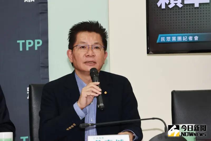▲民眾黨立委吳春城推「壯世代」,遭質疑未利益迴避。(圖/記者吳翊緁攝)