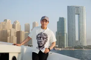 張信哲攻唱杜拜4/暴雨成災舞台全毀!歌王唱完竟突爆聽力出事了
