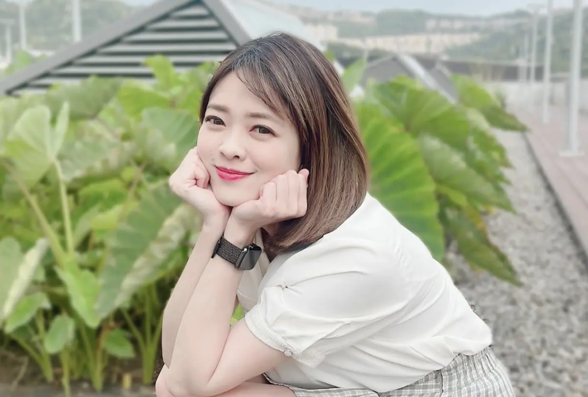 ▲莊雨潔離開待了15年的華視，外傳是因為她不滿薪水比嫩妹低，但她本人否認，華視也回應，「尊重與祝福。」（圖／翻攝自莊雨潔臉書）