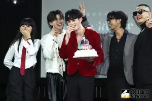▲木木(左起)、吳昱廷、呂植宇、MAX和高有翔的關係親如家人。(圖/記者陳明中攝) ▲木木(左起)、吳昱廷、呂植宇、MAX和高有翔的關係親如家人。(圖/記者陳明中攝)