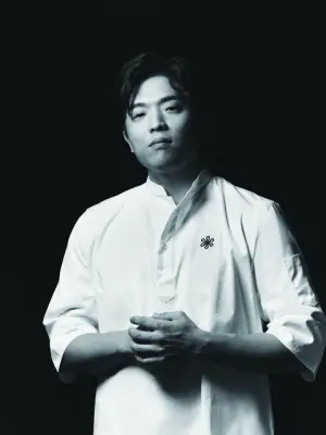 台北晶華酒店於6月27日至29日邀請到2023年「首爾米其林餐飲指南」唯一三星得主、也是「聖佩黎洛亞洲50最佳餐廳」韓國排名第一的《MOSU Seoul》餐廳主廚安成宰(Sung-jae Ahn),將客座二樓Robin's鐵板燒。(圖/台北晶華提供) ▲台北晶華酒店於6月27日至29日邀請到2023年「首爾米其林餐飲指南」唯一三星得主、也是「聖佩黎洛亞洲50最佳餐廳」韓國排名第一的《MOSU Seoul》餐廳主廚安成宰(Sung-jae Ahn),將客座二樓Robin's鐵板燒。(圖/台北晶華提供)