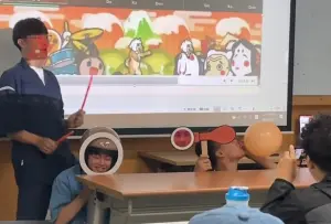 ▲該組同學連「連續敲擊吹氣球」的音符都還原,一位同學利用嘴巴吹氣球直到氣球破裂,讓不少人大讚神還原。(圖/Threads) ▲該組同學連「連續敲擊吹氣球」的音符都還原,一位同學利用嘴巴吹氣球直到氣球破裂,讓不少人大讚神還原。(圖/Threads)