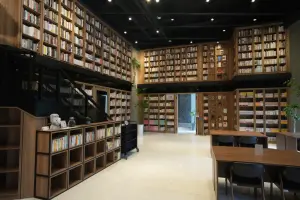 媲美韓國星空圖書館！網銀基金會「拾本書堂」成網紅私藏打卡點
