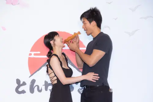 ▲蔡允潔和老公一起出席。(圖/富士豬排提供) ▲蔡允潔和老公一起出席。(圖/富士豬排提供)