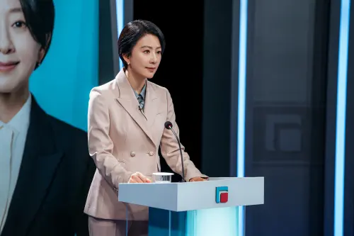 ▲劇中,金喜愛將極力阻止薛景求的計畫。(圖/Netflix) ▲劇中,金喜愛將極力阻止薛景求的計畫。(圖/Netflix)
