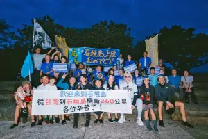 ▲眾人歷經55小時、260公里,終於完成從花蓮划船到石垣島的超狂紀錄。(圖/三立、華視提供) ▲眾人歷經55小時、260公里,終於完成從花蓮划船到石垣島的超狂紀錄。(圖/三立、華視提供)