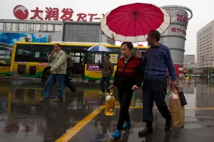 中國經濟前景未明！大潤發「連關20間門市」　一年內裁員2萬人
