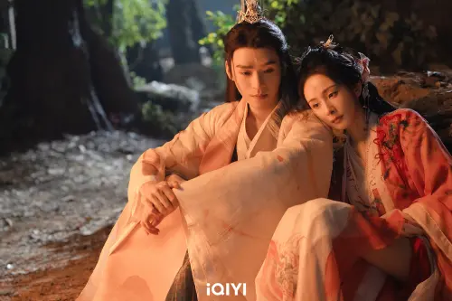 ▲《狐妖小紅娘月紅篇》完結 龔俊為愛獻血剖心,楊冪直球告白。(圖/iQIYI國際站提供) ▲《狐妖小紅娘月紅篇》完結 龔俊為愛獻血剖心,楊冪直球告白。(圖/iQIYI國際站提供)