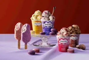 ▲Häagen-Dazs以「極緻經典，法式驚豔」體現法式浪漫，推出全新馬卡龍冰淇淋口味，還有熱銷馬卡龍脆皮雪糕。（圖／Häagen-Dazs提供）